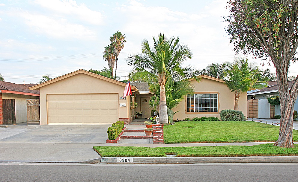 Cynthia and Robert Casum, 8904 El Presidente Ave, Fountain Valley class=