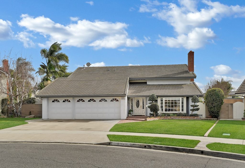 Lee and Kristie | 8894 Mocking Bird Cir, Fountain Valley class=