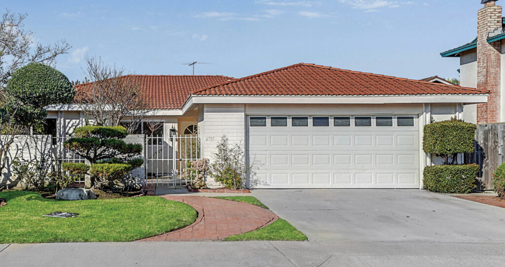 Elizabeth | 6781 Bridgewater Dr, Huntington Beach class=